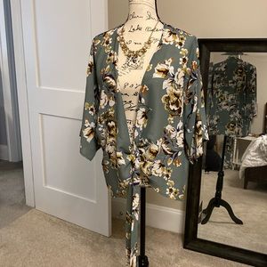 Sage floral toe front kimono. One size from Stitch Fix